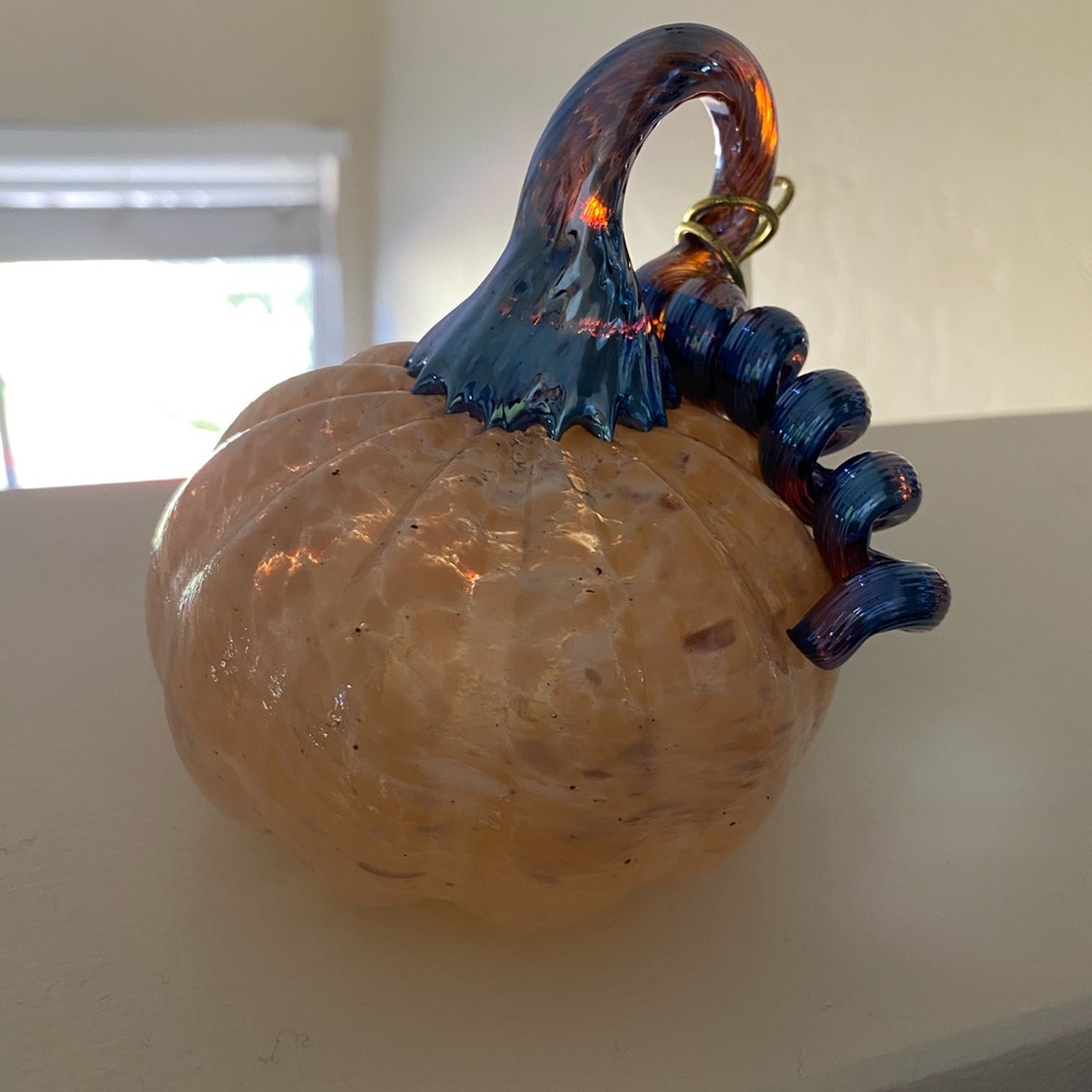 Hand-blown Glass Pumpkin Peach Purple Iridescent - Picture 7 of 7